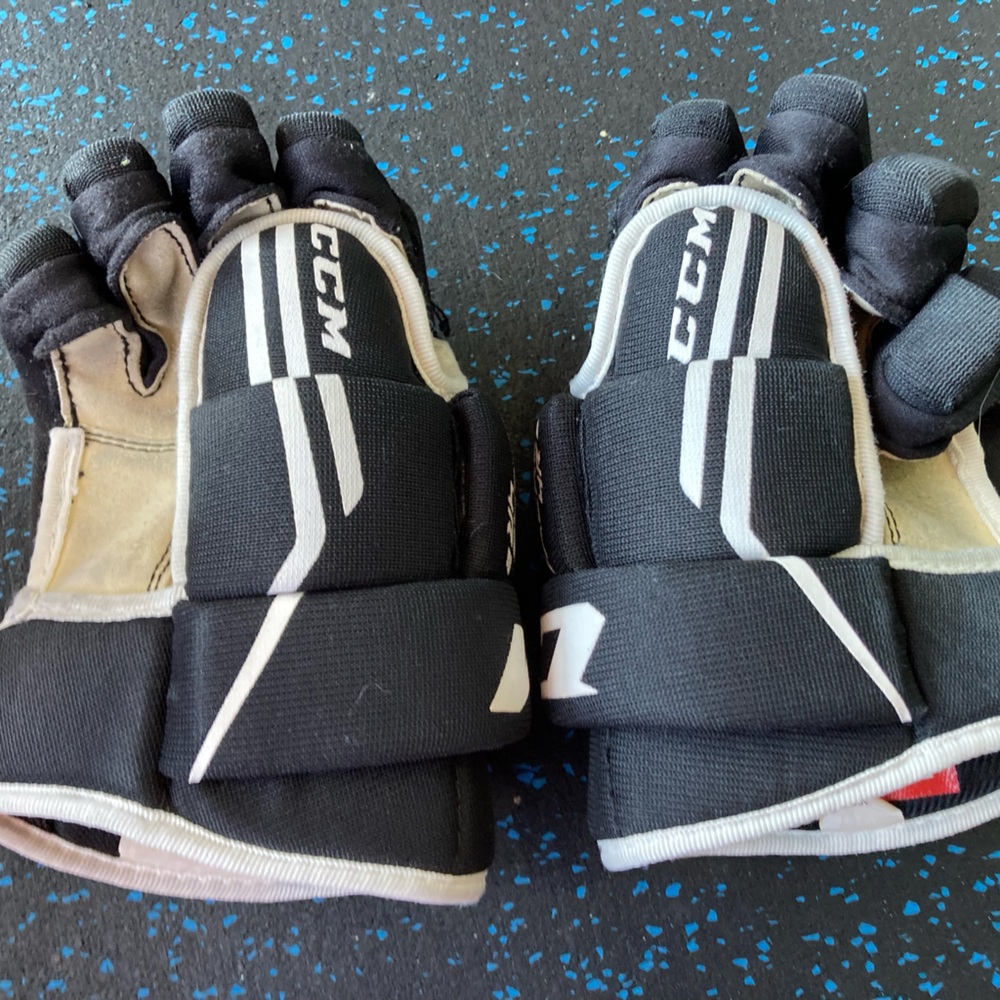 Children’s CCM hockey gloves 9inch